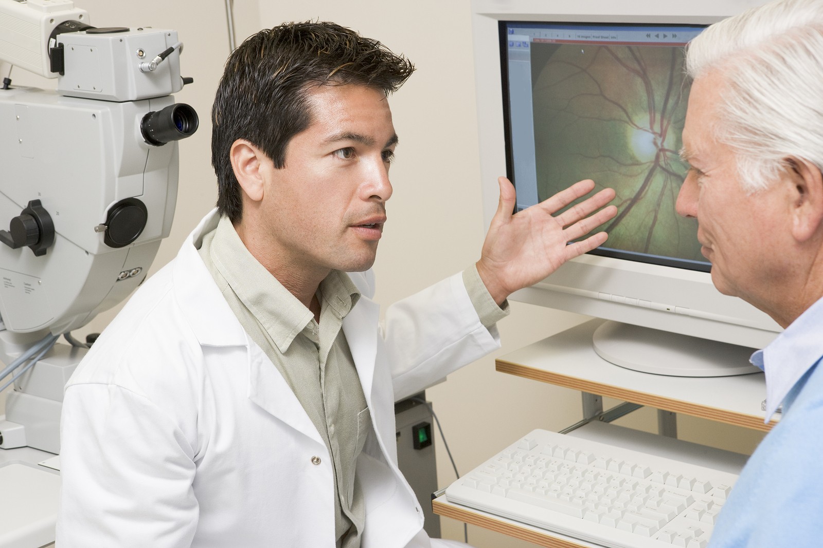 eye-doctor-explaining-glaucoma-test-results