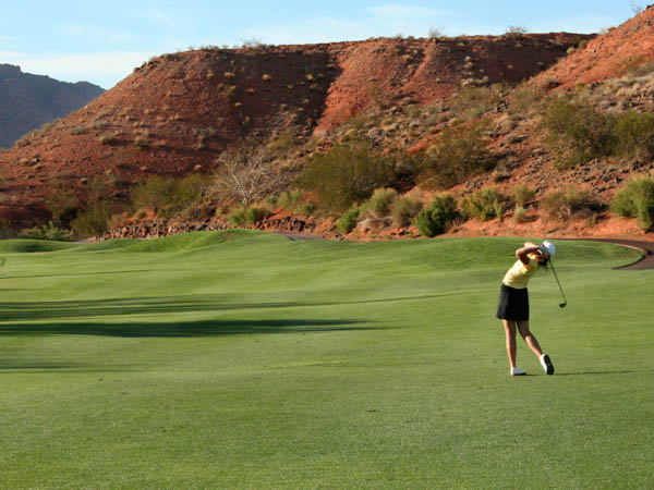 young woman enjoying golf after lasik surgery in Sun Tan Valley Arizona
